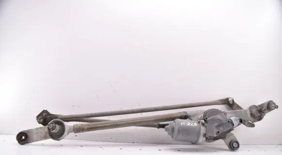 Suzuki Grand Vitara II Front wiper linkage and motor 3811065J00