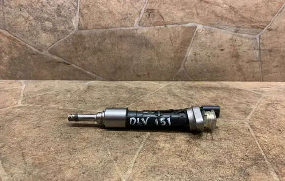 BMW 5 G30 G31 Fuel injector 7639990