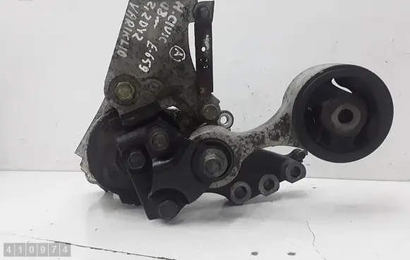 Honda Civic Engine mount bracket
