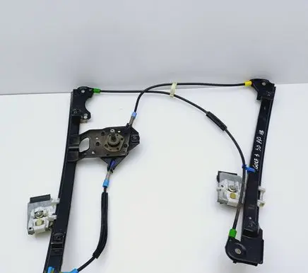 Volkswagen Golf III Front door manual window regulator 1H0837402B