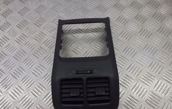 Volkswagen Golf V Dash center air vent grill