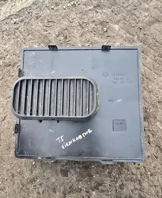 Rear air vent grill