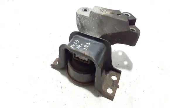 Nissan Pulsar Engine mount bracket 112103ZU0A