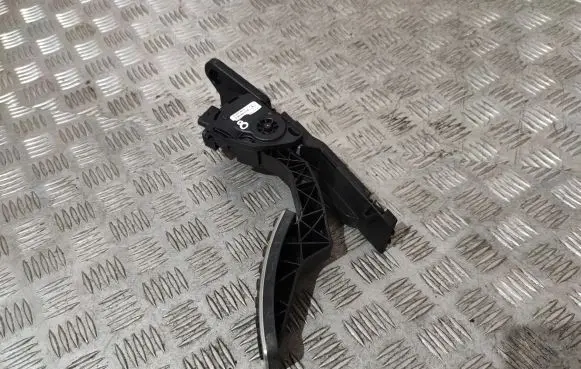 Mercedes-Benz GLE AMG (W166 - C292) Accelerator throttle pedal A2923000100