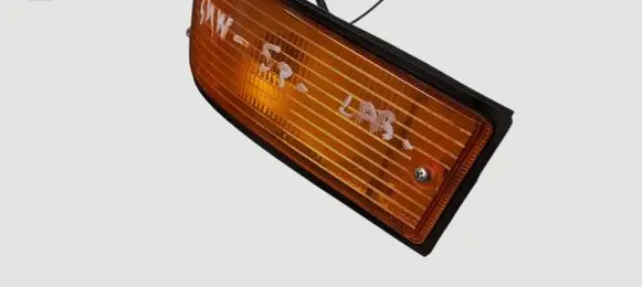BMW 5 E28 Front bumper turn signal 42632R6 2BA007276-021