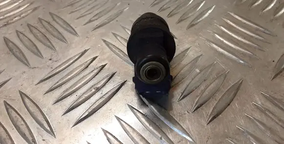Audi A6 S6 C5 4B Fuel injector 078133551L