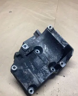 Volkswagen PASSAT B5.5 A/C compressor mount bracket 038260885C
