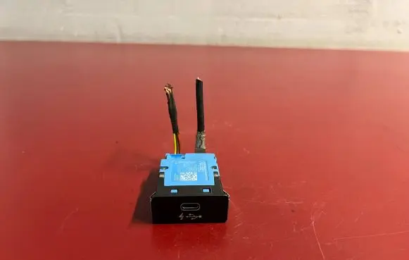 BMW X6 G06 USB socket connector 8711939 84108711939