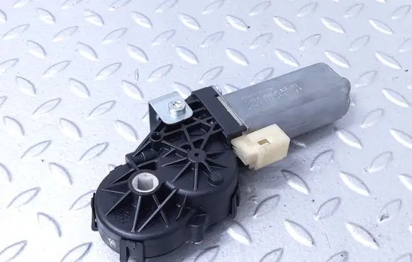 BMW 7 E65 E66 Seat adjustment motor 8316668 0390201972