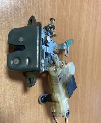 Subaru Impreza II Tailgate/trunk/boot lock/catch/latch 63100FE000 0892044A
