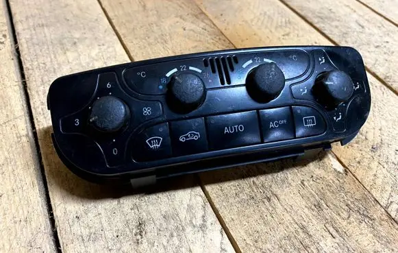 Mercedes-Benz C W203 Climate control unit A2098300085 2098300085