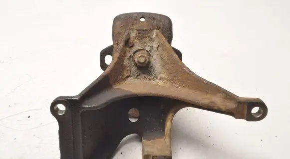 Toyota Tundra I Generator/alternator bracket 