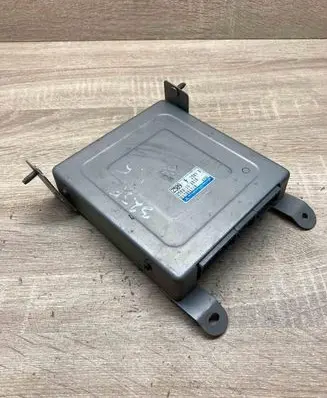 Mazda 323 F Engine control unit/module ECU Z50918881B E2T81671M