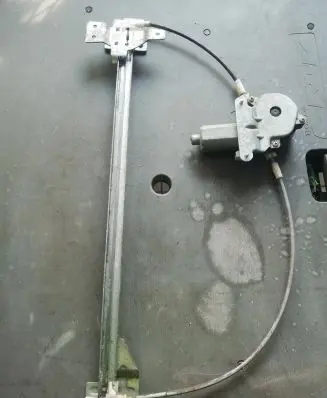Mercedes-Benz Vito Viano W638 Front door window regulator with motor 0130821666