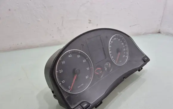 Speedometer (instrument cluster)