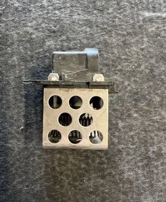Coolant fan relay