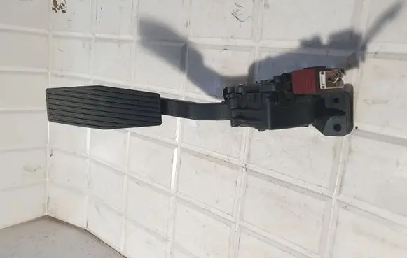 Opel Vectra C Accelerator throttle pedal 9186724 6PV00832200