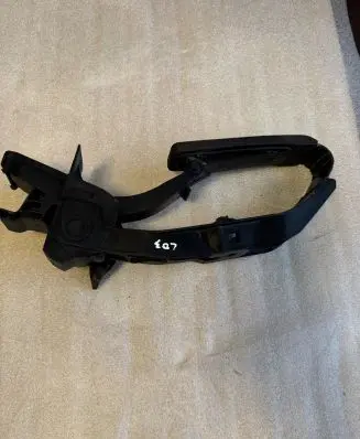 Mercedes-Benz E W211 Accelerator throttle pedal A2113010001 2113010001