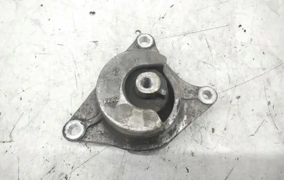 Honda FR-V Engine mount bracket