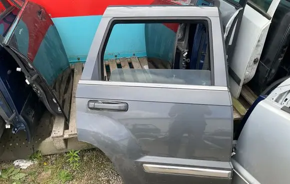 Jeep Grand Cherokee (WK) Rear door