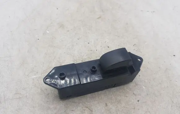 Mitsubishi Outlander Electric window control switch MR502237 C8DD320M