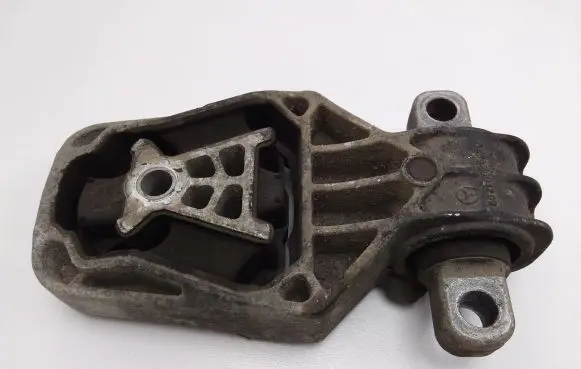 Mercedes-Benz GLA W156 Engine mount bracket A2462401209