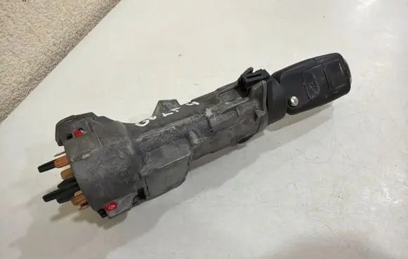 Volkswagen Golf IV Ignition lock 4B0905851C