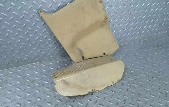 Foot area side trim