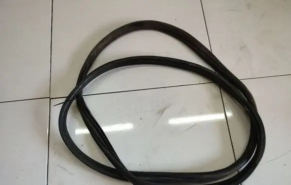 Ford Mondeo Mk III Rubber seal front coupe door 