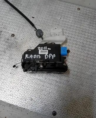 Volkswagen Caddy Front door lock 3D1837016AQ