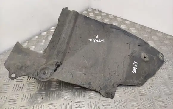 Nissan X-Trail T30 Engine splash shield/under tray 758948H300