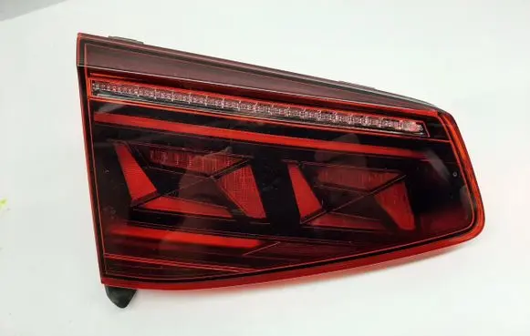 Tailgate rear/tail lights