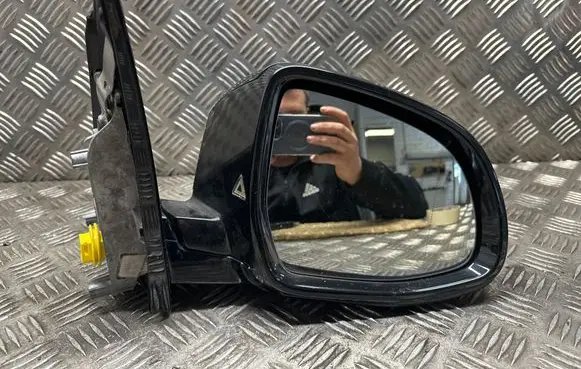 Front door electric wing mirror