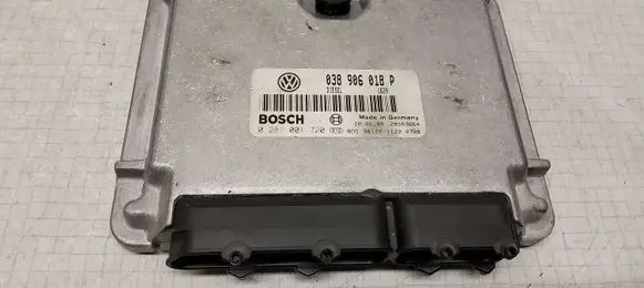Volkswagen PASSAT B5 Engine control unit/module 038906018P 0281001720