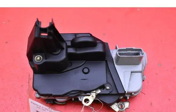 Peugeot 307 Front door lock 