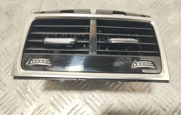 BMW 7 G11 G12 Dash center air vent grill 930174508