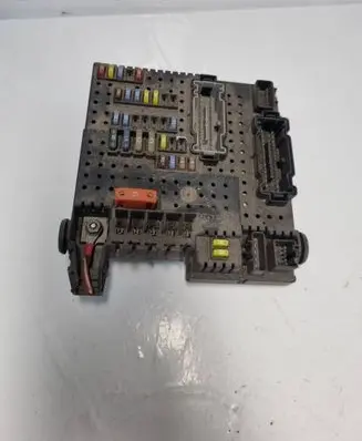 Volvo XC90 Fuse module 8676391 12217799 04W453