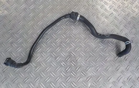 Engine coolant pipe/hose