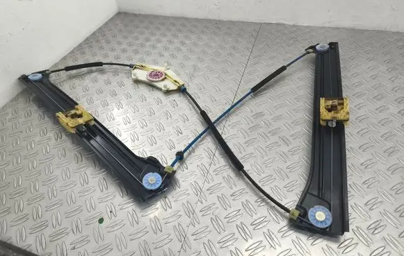 Volkswagen Touran III Front window lifting mechanism without motor 5TA837462
