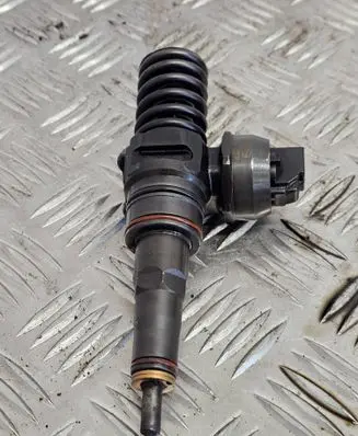 Audi A4 S4 B6 8E 8H Fuel injector 038130073AR