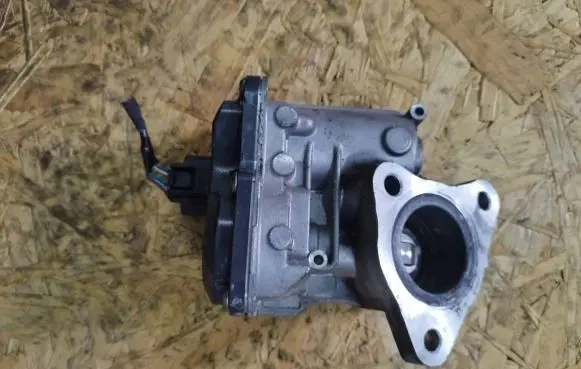 Renault Clio IV EGR valve 147104647R