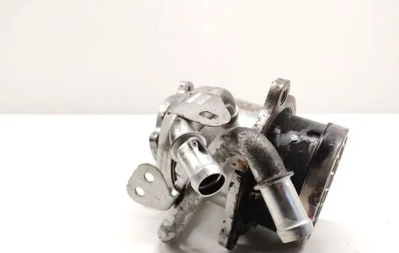 Mercedes-Benz Vito Viano W447 EGR valve cooler 147357337R S285