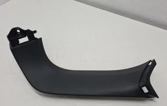 Hyundai Santa Fe Tailgate/trunk side cover trim 817402W500