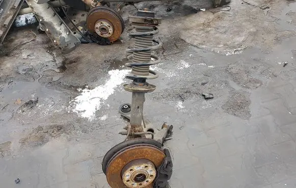 Skoda Yeti (5L) Front wheel hub spindle knuckle 