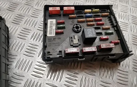 Volkswagen PASSAT B6 Fuse box set 3C0937125 1K0937132F