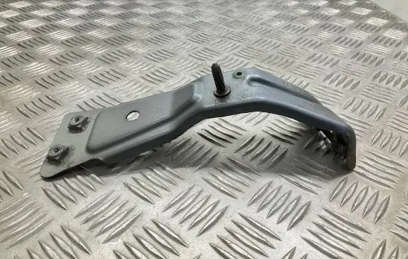Volkswagen Jetta VI Fender mounting bracket 5C6821137