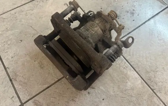 Volkswagen Amarok Rear brake caliper