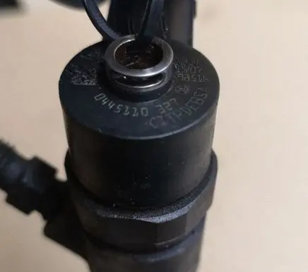 Opel Insignia A Fuel injector 0445110327