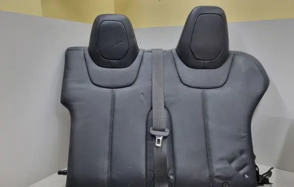 Tesla Model S Rear seat 17JAN17 AG148437A