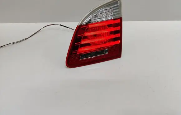 Tailgate rear/tail lights